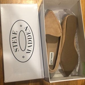 New in Box! Steve Madden “Feather” loafer